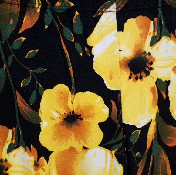 Yellow flower print leggings - Picture 2 of 4